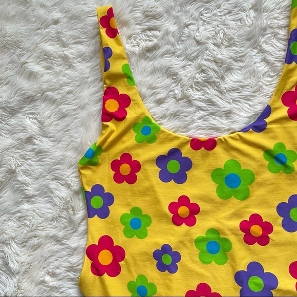 WeWoreWhat One Piece Swimsuit Scoop High Leg Printed Nylon Retro Daisies L NWT - Picture 5 of 11